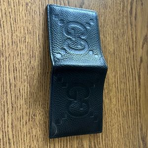 Gucci wallet leather black costs 580 had it for one month